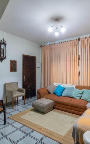 Casa à venda com 292m², 3 quartos e 2 vagas Casa à venda com 292m², 3 quartos e 2 vagasSala