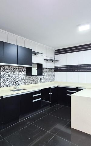 Casa à venda com 160m², 2 quartos e 2 vagas Casa à venda com 160m², 2 quartos e 2 vagasCozinha