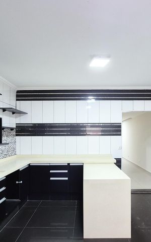 Casa à venda com 160m², 2 quartos e 2 vagas Casa à venda com 160m², 2 quartos e 2 vagasCozinha