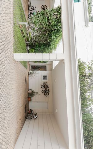 Casa à venda com 224m², 3 quartos e 2 vagas Casa à venda com 224m², 3 quartos e 2 vagasFachada