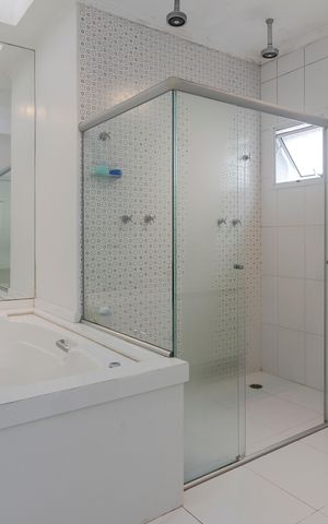Casa à venda com 224m², 3 quartos e 2 vagas Casa à venda com 224m², 3 quartos e 2 vagasBanheiro da Suíte 1