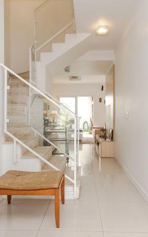 Casa à venda com 224m², 3 quartos e 2 vagas Casa à venda com 224m², 3 quartos e 2 vagasSala