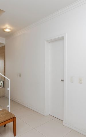 Casa à venda com 224m², 3 quartos e 2 vagas Casa à venda com 224m², 3 quartos e 2 vagasSala