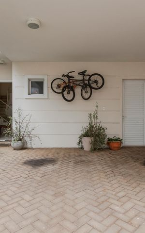 Casa à venda com 224m², 3 quartos e 2 vagas Casa à venda com 224m², 3 quartos e 2 vagasÁrea comum