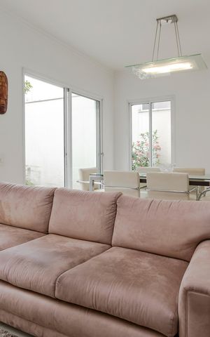 Casa à venda com 224m², 3 quartos e 2 vagas Casa à venda com 224m², 3 quartos e 2 vagasSala