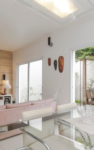 Casa à venda com 224m², 3 quartos e 2 vagas Casa à venda com 224m², 3 quartos e 2 vagasSala