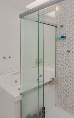 Casa à venda com 224m², 3 quartos e 2 vagas Casa à venda com 224m², 3 quartos e 2 vagasBanheiro da Suíte 1
