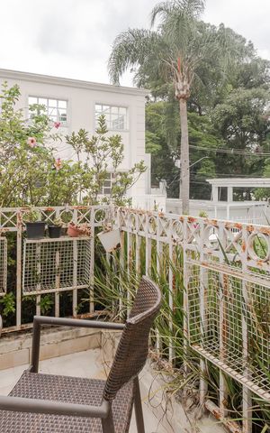 Casa à venda com 224m², 3 quartos e 2 vagas Casa à venda com 224m², 3 quartos e 2 vagasVaranda da Suíte 1