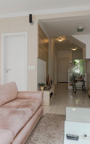 Casa à venda com 224m², 3 quartos e 2 vagas Casa à venda com 224m², 3 quartos e 2 vagasSala