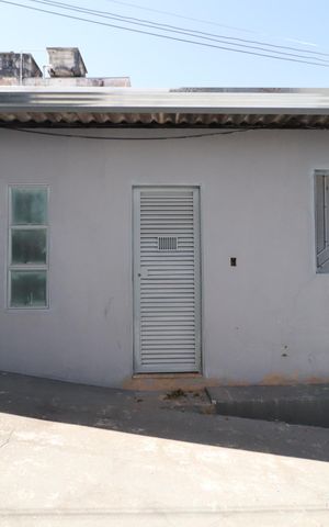 Casa para alugar com 76m², 2 quartos e sem vagaFachada