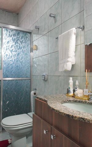 Casa à venda com 196m², 2 quartos e 2 vagasBanheiro