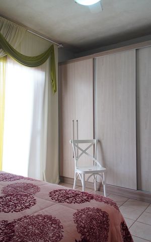 Casa à venda com 196m², 2 quartos e 2 vagasSuíte