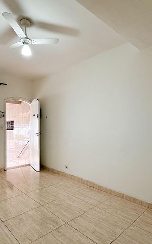 Casa à venda com 114m², 2 quartos e 1 vaga Casa à venda com 114m², 2 quartos e 1 vagaSala