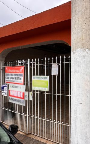 Casa à venda com 114m², 2 quartos e 1 vaga Casa à venda com 114m², 2 quartos e 1 vagaFachada