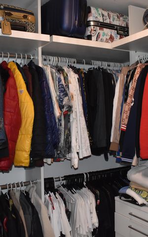 Casa de condomínio à venda com 319m², 4 quartos e 5 vagasCloset da Suíte 2