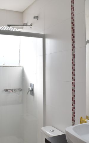 Casa de condomínio à venda com 319m², 4 quartos e 5 vagasBanheiro da Suíte 1
