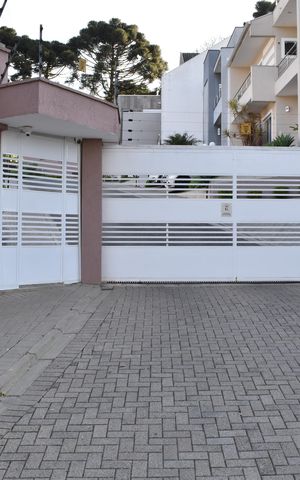 Casa de condomínio à venda com 319m², 4 quartos e 5 vagasFachada