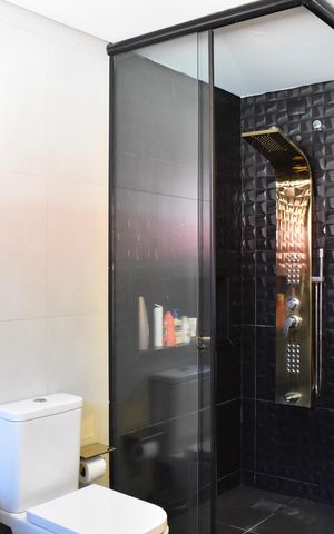 Casa de condomínio à venda com 319m², 4 quartos e 5 vagasBanheiro da Suíte 2