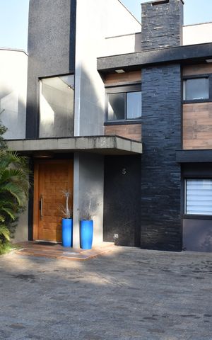 Casa de condomínio à venda com 319m², 4 quartos e 5 vagasGaragem