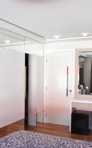 Casa de condomínio à venda com 319m², 4 quartos e 5 vagasSuíte 2