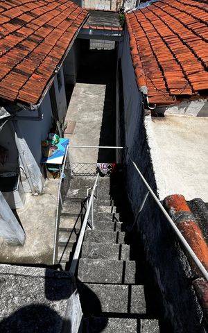 Casa à venda com 79m², 3 quartos e 3 vagas Casa à venda com 79m², 3 quartos e 3 vagasEscada Varanda