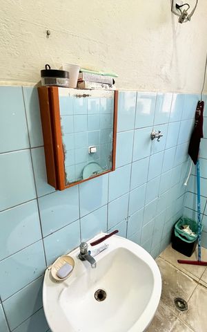 Casa à venda com 79m², 3 quartos e 3 vagas Casa à venda com 79m², 3 quartos e 3 vagasBanheiro Social