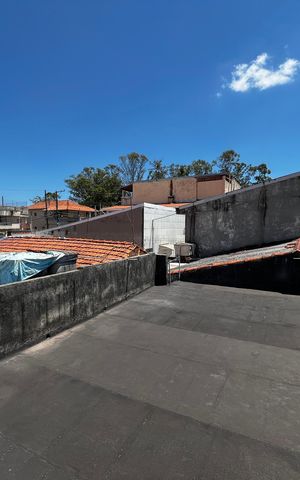 Casa à venda com 79m², 3 quartos e 3 vagas Casa à venda com 79m², 3 quartos e 3 vagasVaranda