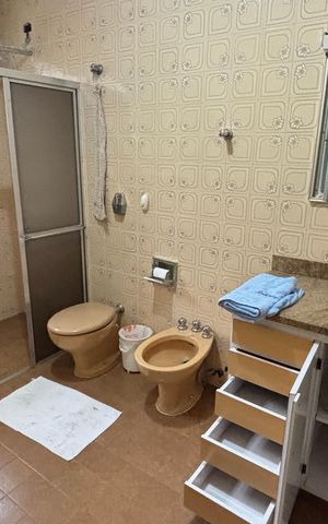 Casa para alugar com 283m², 3 quartos e 5 vagas Casa para alugar com 283m², 3 quartos e 5 vagasBanheiro da Suíte