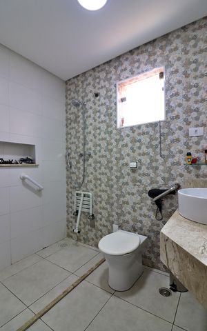 Casa à venda com 300m², 3 quartos e 4 vagasQuarto 2 - Suíte Banheiro