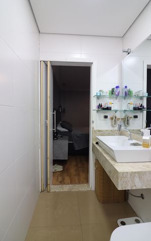 Casa à venda com 300m², 3 quartos e 4 vagasQuarto 3 - Suíte Banheiro