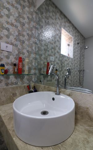 Casa à venda com 300m², 3 quartos e 4 vagasQuarto 2 - Suíte Banheiro