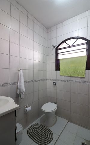 Casa à venda com 300m², 3 quartos e 4 vagasBanheiro 2 casa 2