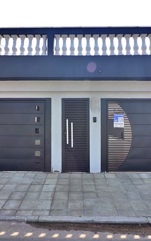 Casa à venda com 300m², 3 quartos e 4 vagasFachada