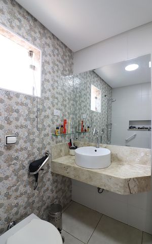 Casa à venda com 300m², 3 quartos e 4 vagasQuarto 2 - Suíte Banheiro