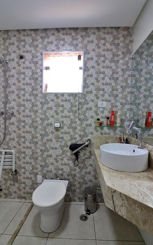 Casa à venda com 300m², 3 quartos e 4 vagasQuarto 2 - Suíte Banheiro