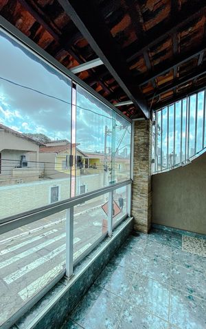 Casa à venda com 210m², 5 quartos e 5 vagas Casa à venda com 210m², 5 quartos e 5 vagasVaranda da Sala