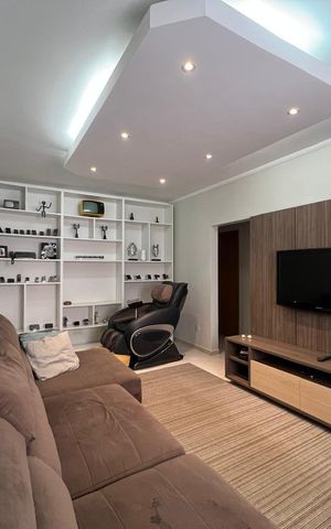 Casa à venda com 257m², 3 quartos e 6 vagas Casa à venda com 257m², 3 quartos e 6 vagasSala
