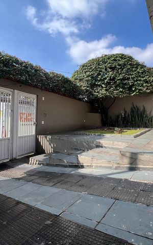 Casa à venda com 257m², 3 quartos e 6 vagas Casa à venda com 257m², 3 quartos e 6 vagasÁrea Externa