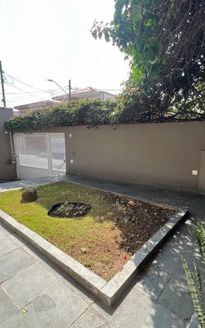 Casa à venda com 257m², 3 quartos e 6 vagas Casa à venda com 257m², 3 quartos e 6 vagasÁrea Externa