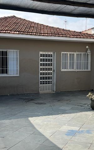 Casa à venda com 257m², 3 quartos e 6 vagas Casa à venda com 257m², 3 quartos e 6 vagasÁrea Externa
