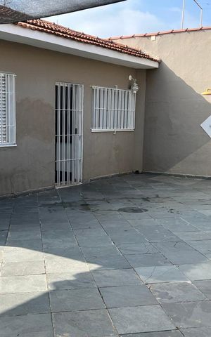Casa à venda com 257m², 3 quartos e 6 vagas Casa à venda com 257m², 3 quartos e 6 vagasÁrea Externa