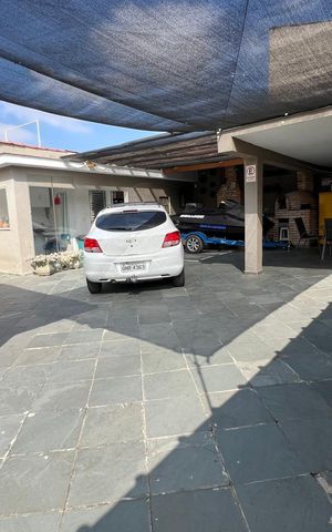 Casa à venda com 257m², 3 quartos e 6 vagas Casa à venda com 257m², 3 quartos e 6 vagasÁrea Externa