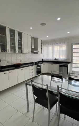 Casa à venda com 257m², 3 quartos e 6 vagas Casa à venda com 257m², 3 quartos e 6 vagasCozinha