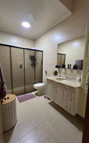 Casa à venda com 257m², 3 quartos e 6 vagas Casa à venda com 257m², 3 quartos e 6 vagasBanheiro