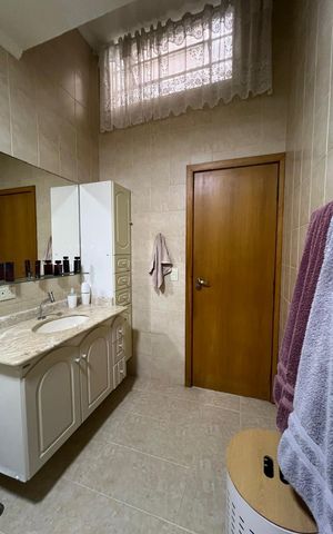 Casa à venda com 257m², 3 quartos e 6 vagas Casa à venda com 257m², 3 quartos e 6 vagasBanheiro