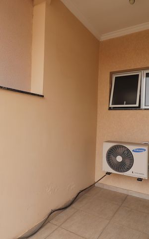 Casa à venda com 308m², 4 quartos e 4 vagasVaranda da Suíte 1