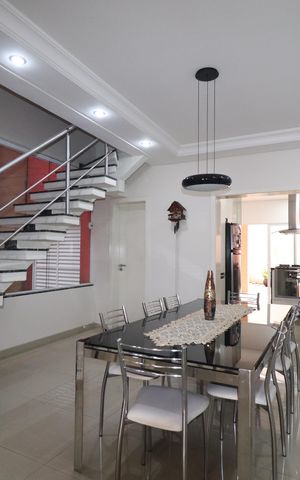 Casa à venda com 308m², 4 quartos e 4 vagasSala de jantar