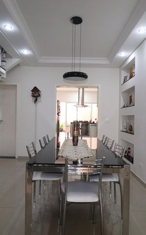 Casa à venda com 308m², 4 quartos e 4 vagasSala de jantar