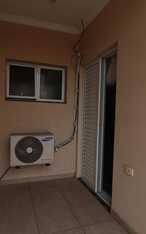 Casa à venda com 308m², 4 quartos e 4 vagasVaranda da Suíte 1