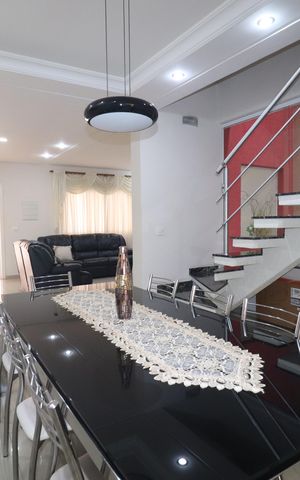 Casa à venda com 308m², 4 quartos e 4 vagasSala de jantar